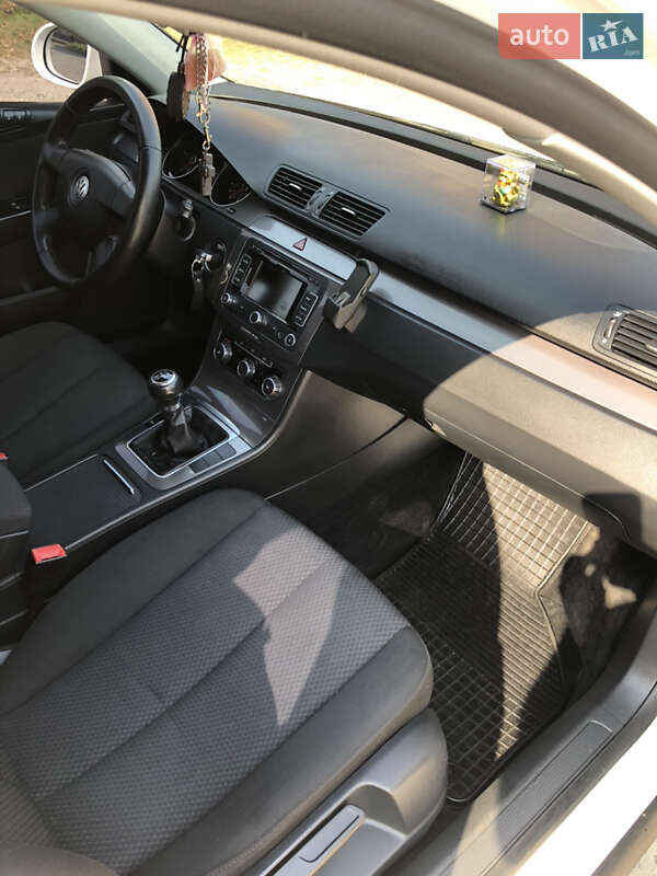 Универсал Volkswagen Passat 2010 в Ивано-Франковске