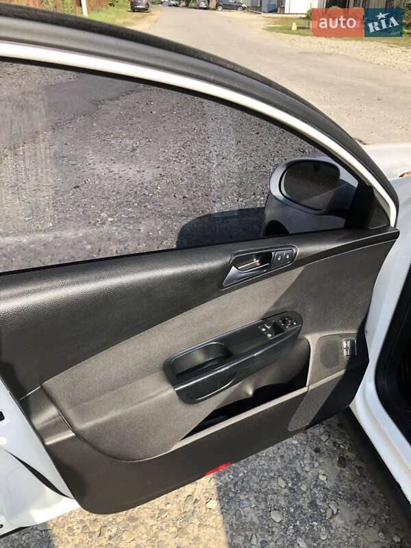 Универсал Volkswagen Passat 2010 в Ивано-Франковске