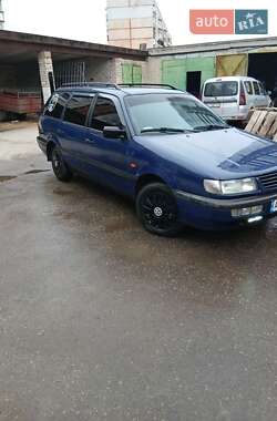 Універсал Volkswagen Passat 1995 в Харкові