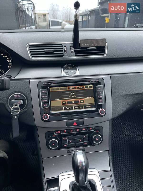 Универсал Volkswagen Passat 2011 в Бродах