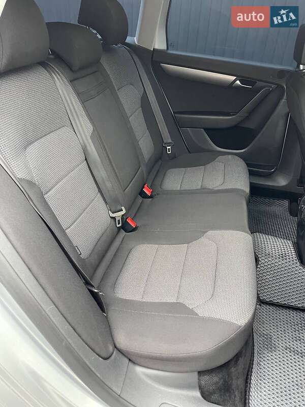 Универсал Volkswagen Passat 2011 в Бродах