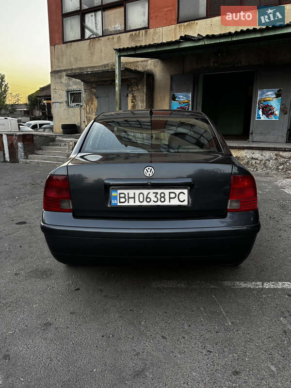 Седан Volkswagen Passat 1999 в Одесі