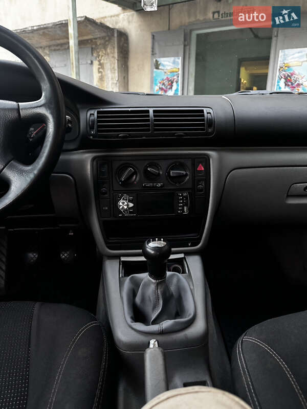 Седан Volkswagen Passat 1999 в Одесі