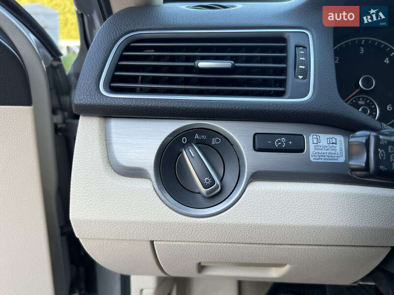 Седан Volkswagen Passat 2014 в Хмельницькому