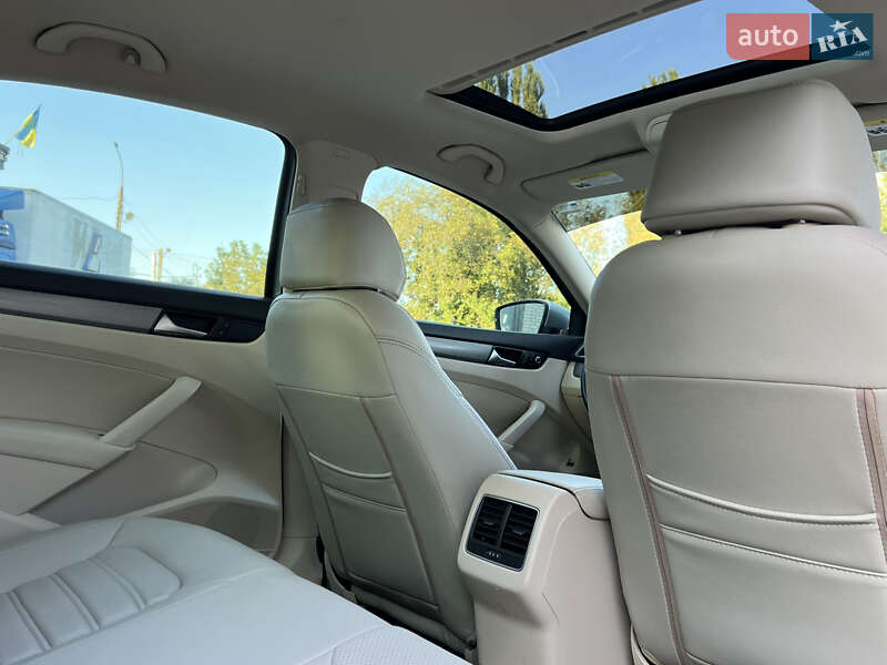 Седан Volkswagen Passat 2014 в Хмельницькому