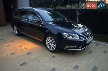 Универсал Volkswagen Passat 2011 в Стрые