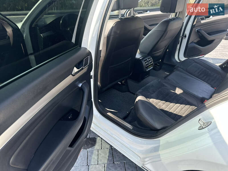 Універсал Volkswagen Passat 2017 в Львові