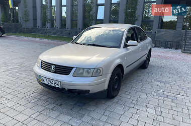 Седан Volkswagen Passat 2000 в Рівному