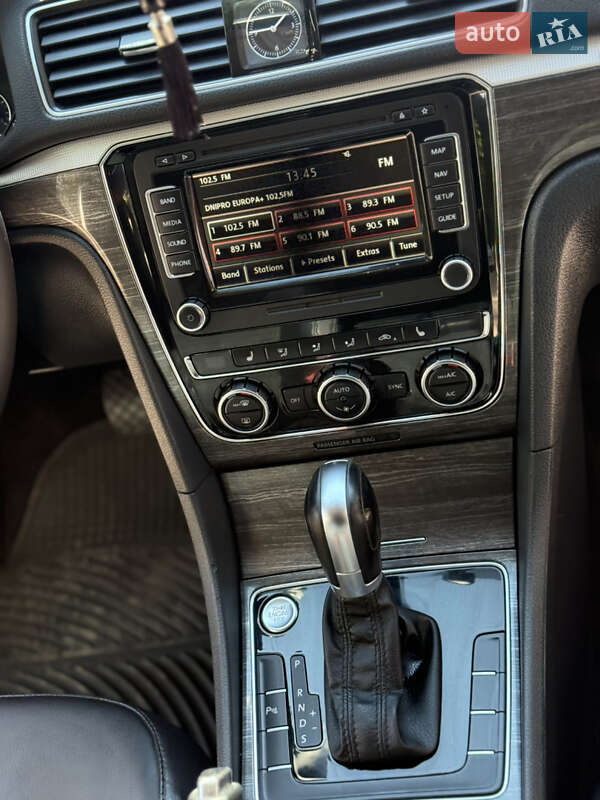 Седан Volkswagen Passat 2013 в Днепре