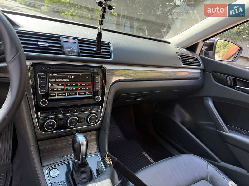 Седан Volkswagen Passat 2013 в Днепре