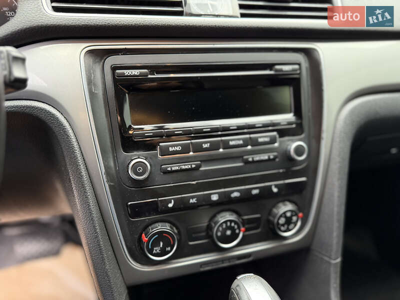 Седан Volkswagen Passat 2014 в Днепре