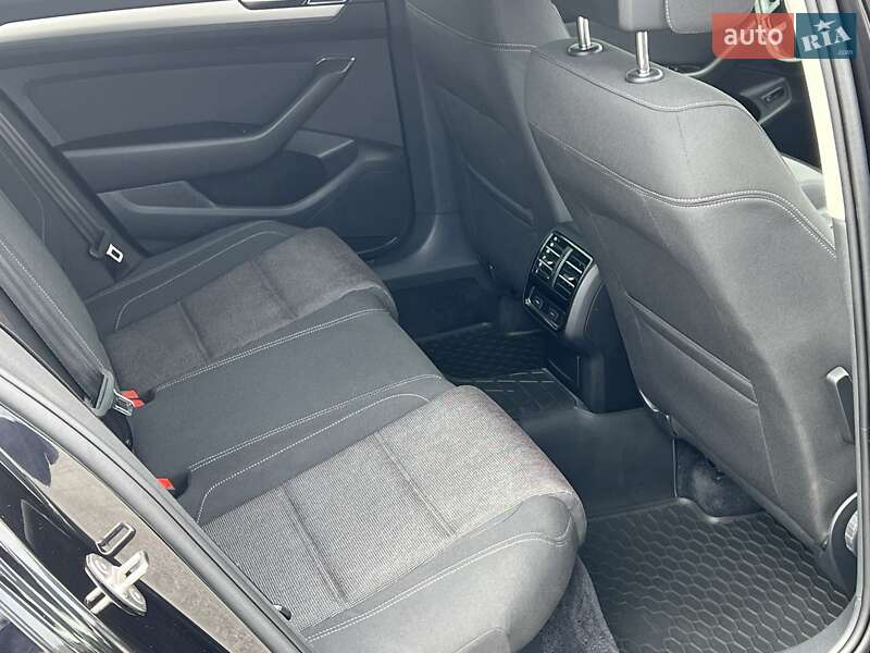 Седан Volkswagen Passat 2017 в Львові