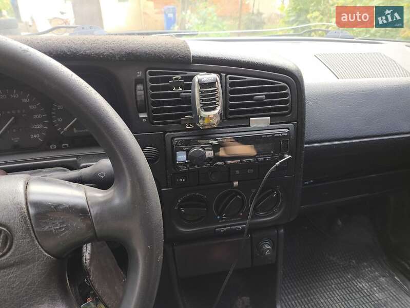 Універсал Volkswagen Passat 1995 в Городку