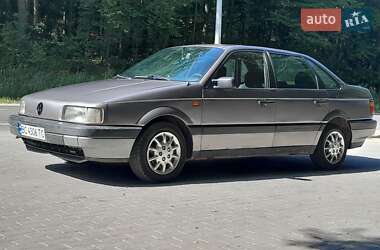 Седан Volkswagen Passat 1992 в Кременце