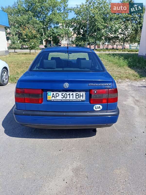 Седан Volkswagen Passat 1995 в Нетешине