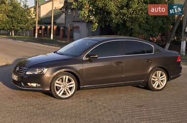 Седан Volkswagen Passat 2011 в Луцке