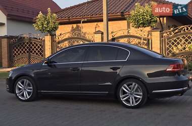 Седан Volkswagen Passat 2011 в Луцке