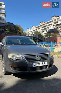 Седан Volkswagen Passat 2005 в Києві
