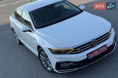 Седан Volkswagen Passat 2021 в Києві