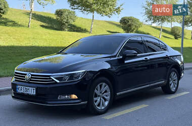 Седан Volkswagen Passat 2018 в Киеве