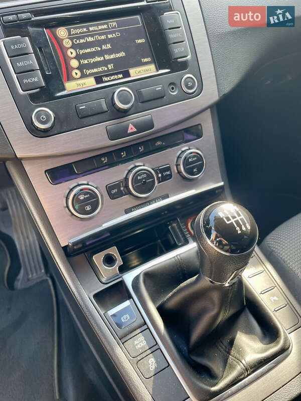 Седан Volkswagen Passat 2012 в Ужгороді