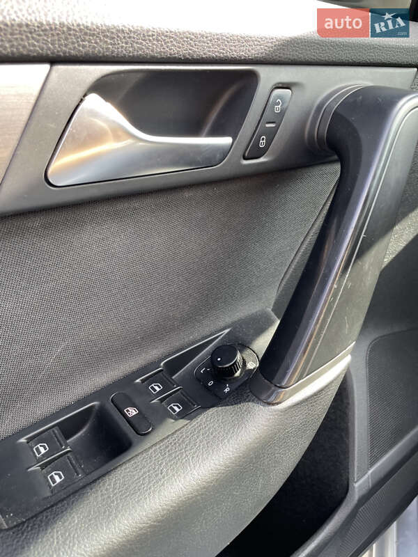 Седан Volkswagen Passat 2012 в Ужгороді