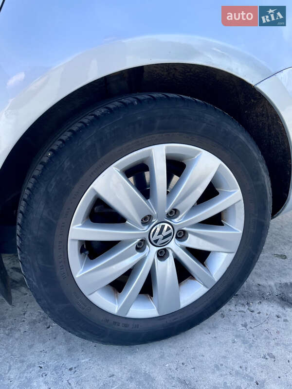 Седан Volkswagen Passat 2012 в Ужгороді