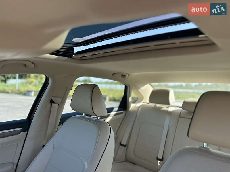 Седан Volkswagen Passat 2017 в Львове