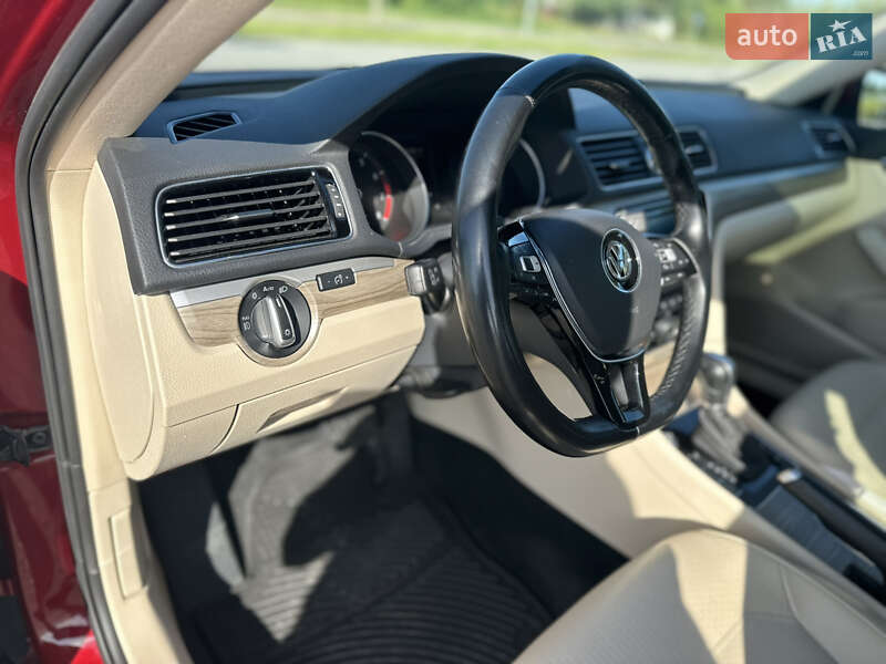 Седан Volkswagen Passat 2017 в Львове