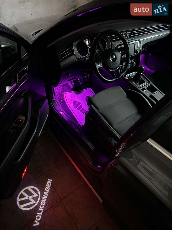 Универсал Volkswagen Passat 2017 в Житомире фото 80 Универсал Volkswagen Passat 2017 в Житомире