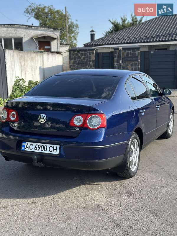 Седан Volkswagen Passat 2005 в Луцке