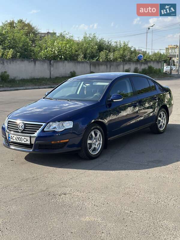 Седан Volkswagen Passat 2005 в Луцке