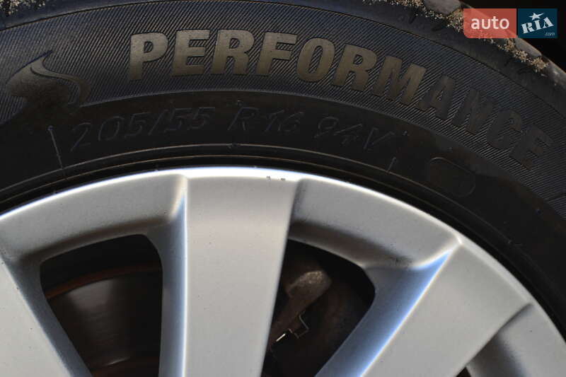 Универсал Volkswagen Passat 2010 в Запорожье