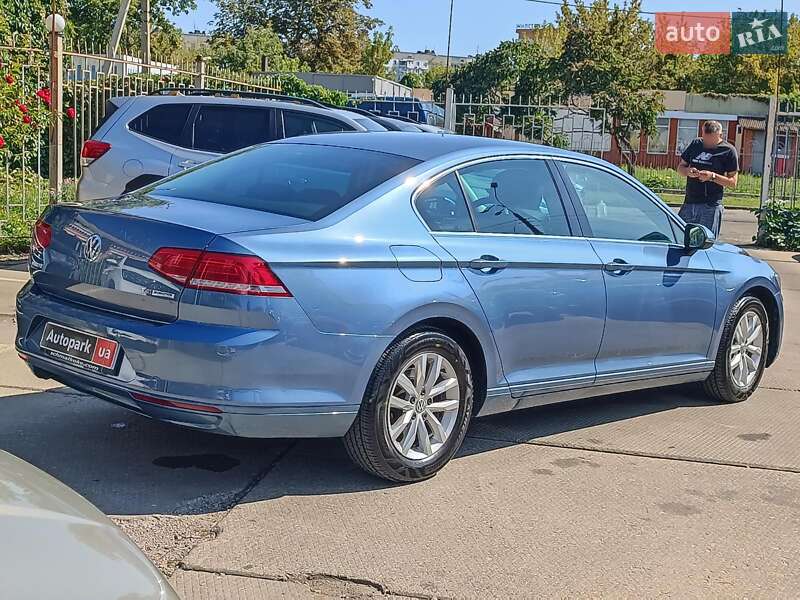 Седан Volkswagen Passat 2015 в Харькове