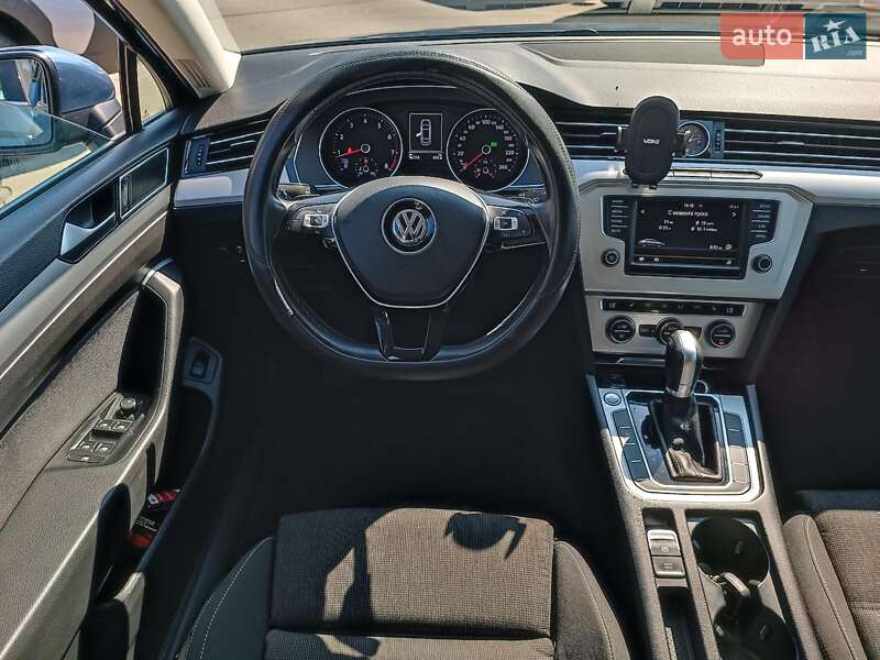 Седан Volkswagen Passat 2015 в Харькове