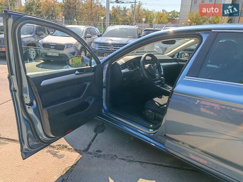 Седан Volkswagen Passat 2015 в Харькове