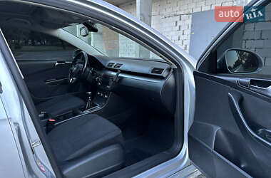 Універсал Volkswagen Passat 2010 в 