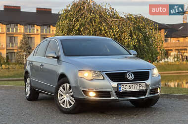 Седан Volkswagen Passat 2006 в Жовкві