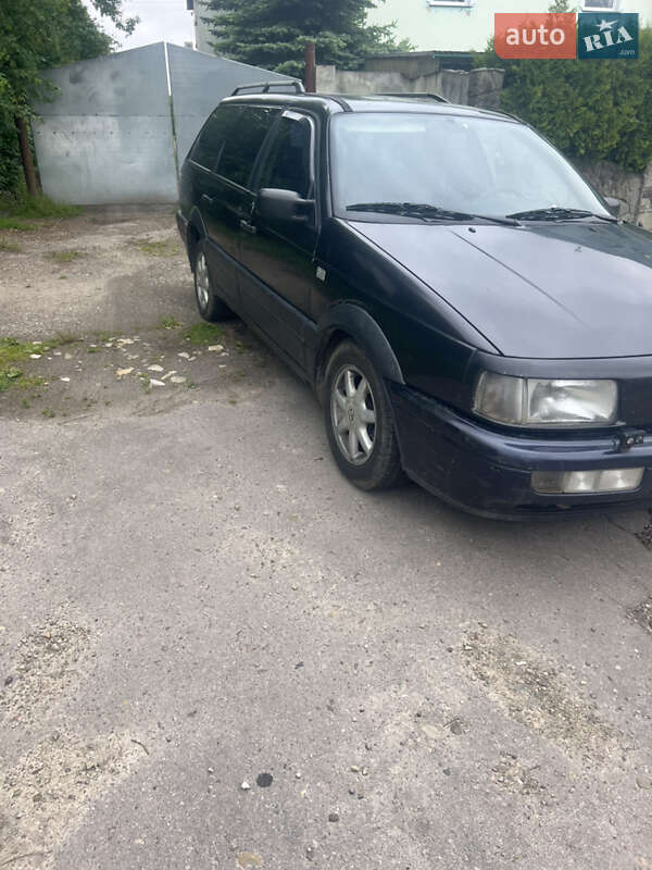 Универсал Volkswagen Passat 1990 в Мостиске