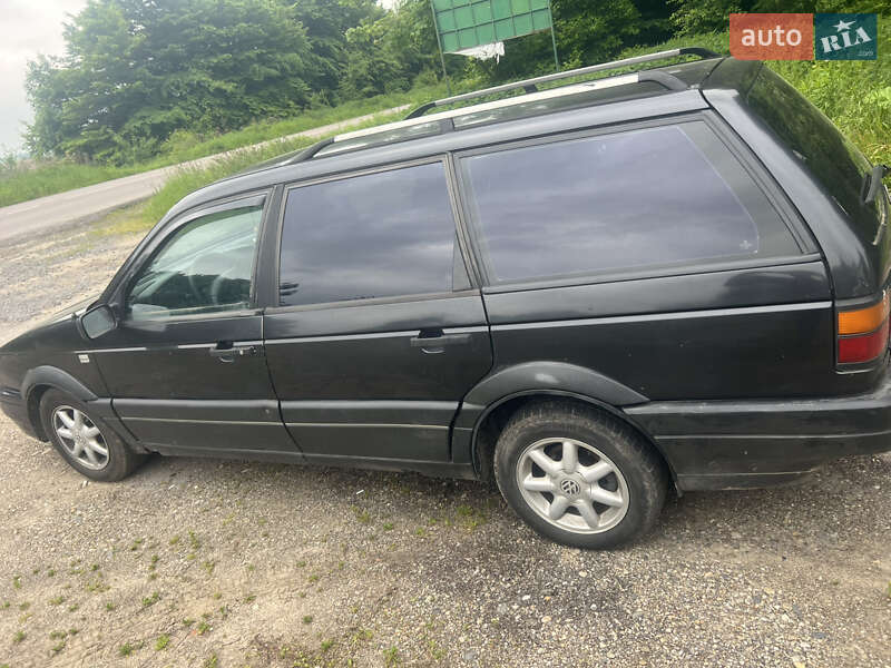 Универсал Volkswagen Passat 1990 в Мостиске