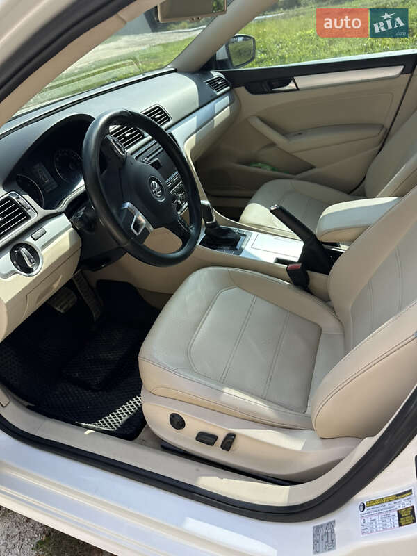 Седан Volkswagen Passat 2012 в Рогатине