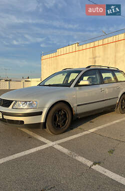 Універсал Volkswagen Passat 2000 в Києві