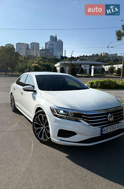 Седан Volkswagen Passat 2020 в Днепре Седан Volkswagen Passat 2020 в Днепре