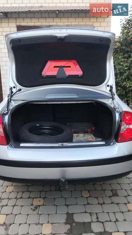 Седан Volkswagen Passat 2001 в Тульчине