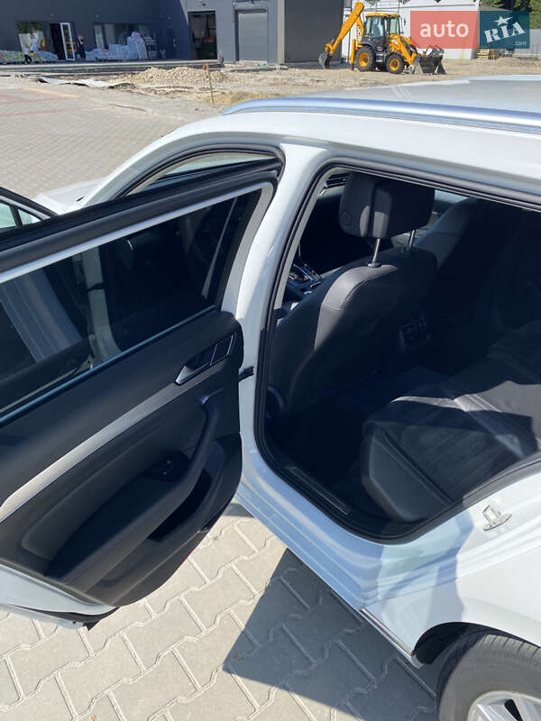 Універсал Volkswagen Passat 2017 в Тернополі