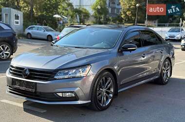 Седан Volkswagen Passat 2018 в Києві