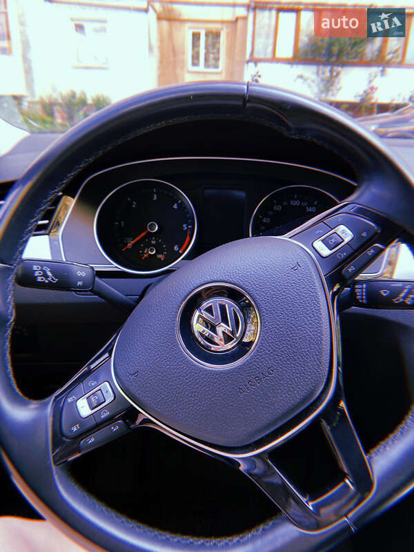 Универсал Volkswagen Passat 2015 в Киеве