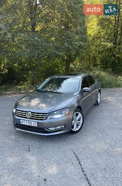 Седан Volkswagen Passat 2012 в Івано-Франківську