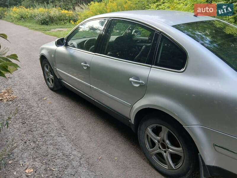 Седан Volkswagen Passat 2002 в Ланівці