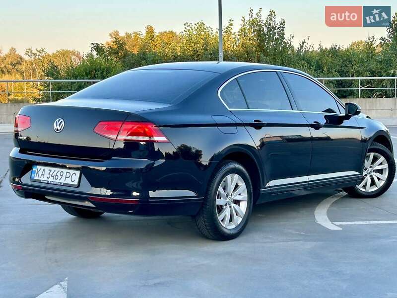 Седан Volkswagen Passat 2019 в Киеве